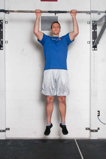 Bend your elbows and pull your chest up towards the bar. Your legs should remain still.
